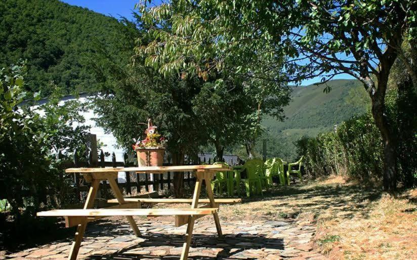 Casa Rural La Fuente Tejedo del Sil Екстер'єр фото